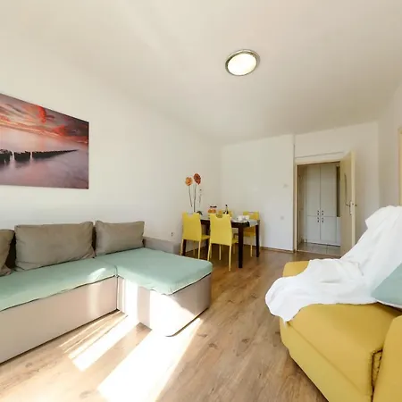 Sunny Side Apartment